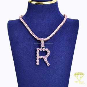 Collier élégant avec pendentif en diamant de laboratoire en forme de lettre R, avec pierres brillantes roses, bijoux de mode personnalisés de luxe - Product Image 3