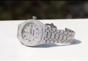 Montre-bracelet de luxe contemporaine pour homme avec mouvement à quartz, éléments en diamant moissanite finis à la main, en acier inoxydable, design de créateur - Product Image 3