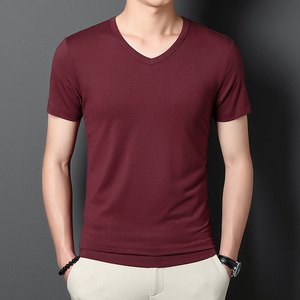 เสื้อยืดคอกลมผ้าคอตตอนผสมไหมไอซ์ซิลค์สำหรับผู้ชาย แขนสั้น สีพื้น ดีไซน์พิมพ์ลายปักโลโก้ OEM แบบกำหนดเอง สำหรับฤดูร้อน ระดับพรีเมียม - Product Image 5