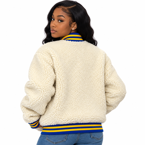 Chaqueta Varsity Sherpa para Mujer, Bordada con el Escudo de Sigma Gamma Rho, Cierre Completo, Cuello Alto, Ribete Grueso Azul y Amarillo, Ropa de Invierno - Product Image 3