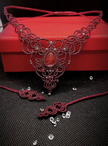 Collier ras du cou en macramé rouge fait main avec pendentif perle d'eau douce, bijou statement bouddhiste réglable, vente en gros - Product Image 3