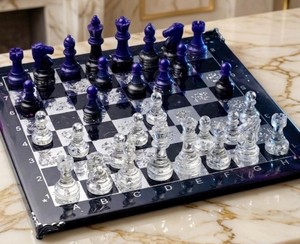 Belladec – Nouvel ensemble d'échecs de luxe en résine fait main avec plateau décoratif artistique pour la décoration intérieure et le design sportif - Product Image 1