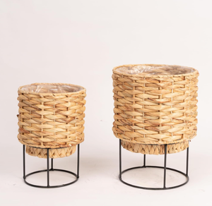 Pots de rangement au sol en jacinthe d'eau de style rétro, fabriqués au Vietnam, avec poignées, tissés à la main, écologiques - Product Image 1