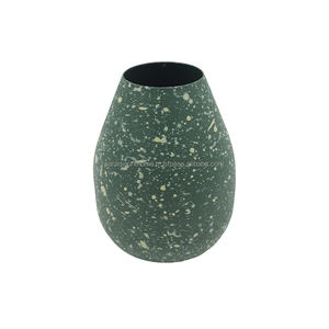 Jarrón de Flores de Metal de Diseño Moderno con Acabado Esmaltado para Decoración de Mesa de Salón, Hecho a Mano y Personalizado - Product Image 4