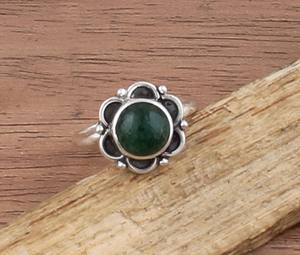 แหวนเงินแท้ 925 ประดับหยกเขียวธรรมชาติทรงเบเซล ดีไซน์หรูหราสำหรับผู้หญิง ประดับอัญมณีแท้ เหมาะสำหรับงานปาร์ตี้ - Product Image 6