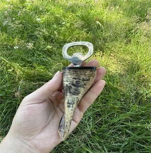 Abridor de Botellas de Cuerno de Búfalo Hecho a Mano de Primera Calidad para Botellas de Cerveza y Vino - Product Image 3