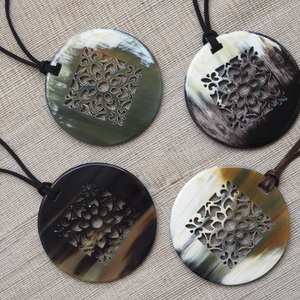 Colgante hecho a mano, nuevo artículo aquí - joyería artesanal de cuerno - joyería ecológica a bajo precio, joyería vikinga personalizada - Product Image 2