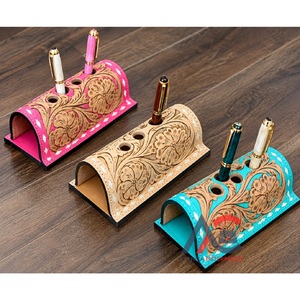 Soporte para Bolígrafos de Cuero Artesanal con Diseño Floral para Oficina en Casa y Escritorio de Estudio, Porta Papelería Estilo Occidental para Regalos - Product Image 1