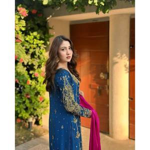 Salwar Kameez de Seda de Diseño para Fiestas, Top y Pantalón con Dupatta, Elegante Ropa de Fiesta - Product Image 5