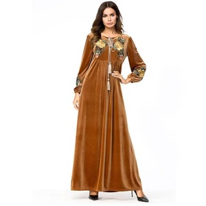 Abaya de Terciopelo Larga y Ligera para Mujer, Talla Grande, Transpirable, con Bordado Floral en el Cuello, para Uso Diario, Otoño - Product Image 2