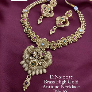 Conjunto de collar tradicional indio de latón antiguo chapado en oro con aretes para mujer, joyería para novias y fiestas. - Product Image 1