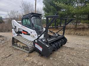 Chargeuse Bobcat T770 avec attache de broyeur forestier, machine compacte haute performance pour l'agriculture - Product Image 5