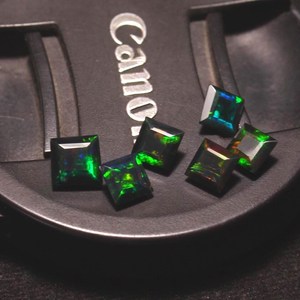 Opale noire taille princesse carrée, effet feu arc-en-ciel, naturelle, fumée et traitée, 6 mm, pierre précieuse en vrac, taille facettes, pour la fabrication de bijoux, vente en gros - Product Image 2