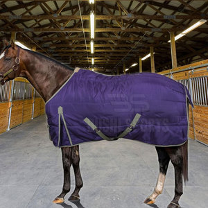 Couvertures de protection légères pour chevaux offrant un ajustement sûr et des couvertures durables pour un confort toute saison - Product Image 2