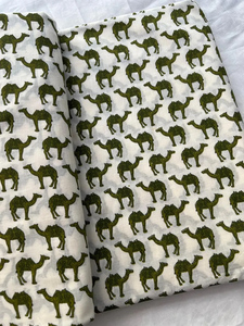 Tissu en coton léger imprimé à la main Green Camel, 90 GSM, blanc, Jaipur Sanganeri, pour la décoration intérieure et la confection de vêtements, vendu au mètre. - Product Image 4