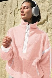 เสื้อสเวตเชิ้ตผู้หญิงสีชมพูอ่อน ผ้าเชอร์ปาฟลีซ ซิปครึ่งตัว เป็นมิตรกับสิ่งแวดล้อม น้ำหนัก 180 กรัม เนื้อนุ่ม สวมใส่สบาย แขนยาว มีกระเป๋า - Product Image 3