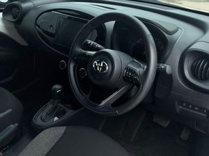 OFERTA JUSTA 2024 AYGO X 1.0 VVT-I PURE CVT - Product Image 2
