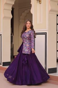 Conjunto Elegante de Top y Lehenga con Patrón Vichitra Kali Puro y Detalles en Lona, Lehenga con Blusa Jacquard - Product Image 3