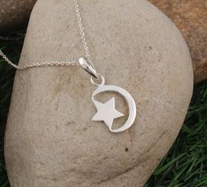 Collier tendance en argent sterling 925 plaqué platine, motif lune et étoile, pendentif croissant céleste marqué, bijoux étincelants - Product Image 1