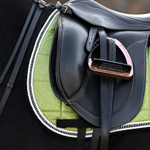 Tapis de selle carré matelassé confortable pour selle anglaise, tapis de selle tout usage pour le saut d'obstacles 2026, tapis de selle pour cheval de bonne qualité et personnalisé - Product Image 2