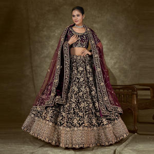 Ensemble Lehenga Choli en velours de créateur, longueur ras du sol, richement orné |   Robe de soirée pour femme, sans plis, séchage rapide, pour mariage et Diwali - Product Image 4