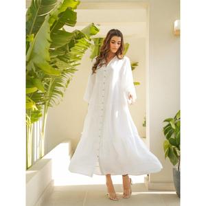 Vestido maxi bohemio de lino y algodón blanco con botones, estilo capas, caída fluida y ajuste relajado para mujer. - Product Image 1