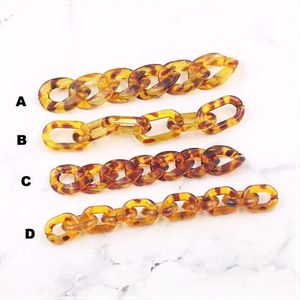 Elegante Cadena de Resina Entrelazada, Objeto Decorativo de Resina, Diseño Contemporáneo de Eslabones de Cadena de Resina - Product Image 1