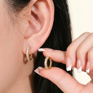 Élégantes boucles d'oreilles créoles en or jaune 18 carats avec diamants, design bulles perlées, griffes partagées, bijoux fins, cadeau pour fille - Product Image 2