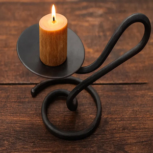 Porte-bougie rustique en fer noir forgé à la main avec base en feuille de laiton - Product Image 6