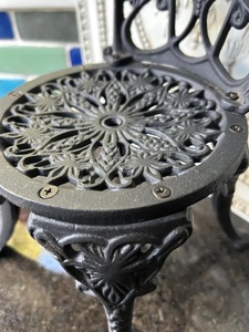 Ensemble de chaises de jardin en fer de style victorien KHP, résistant aux intempéries, avec motif floral, conçu pour une personne - Product Image 6