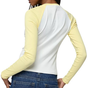 Camiseta Ecológica Personalizable para Mujer, Blanca y Amarilla, de Manga Larga y Cuello Redondo, con Diseño Moderno, 100% Algodón Jersey - Product Image 2