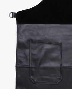 Capa de Peluquería Negra de Tela con Cintura Ajustable para Barbería - Product Image 4