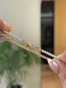 Bracelet tennis élégant et minimaliste en or 18 carats avec diamants de laboratoire sertis clos, couleur EF, pour elle - Product Image 4