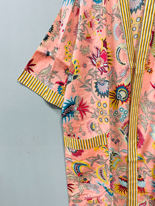 ชุดคลุมกิโมโนสไตล์โบฮีเมียนสำหรับฤดูร้อน แบรนด์ Mukut Print คอวี ผ้าฝ้าย 100% เนื้อนุ่ม ปิดด้วยเชือกผูกด้านหน้า กำลังเป็นที่นิยมในช่วงคริสต์มาส - Product Image 4