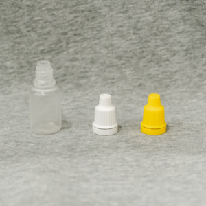 Botella Cosmética Cilíndrica de Plástico PP Blanco Ligero con Tapa de Rosca, Disponible en Tamaños de 3 a 20 ml - Product Image 1