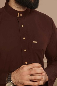 Thobe Émirati Premium Marron – Vêtement Arabe Traditionnel de Luxe Élégant pour Homme – Jubba en Coton Doux, Respirant et Antistatique – Style Islamique Moderne - Product Image 2