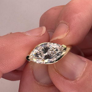 Bague solitaire East West Diamond, diamant de 2 carats de forme marquise, diamant de laboratoire, fiançailles, or jaune 14 carats - Product Image 1