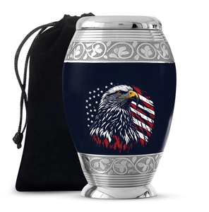Urne funéraire en laiton bleu marine foncé avec écusson d'aigle chauve et drapeau américain, grande urne funéraire en métal avec sac de transport en velours pour cendres d'adultes - Product Image 1