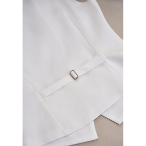 Gilet ajusté décontracté pour femme, style vietnamien, avec boutons blancs emblématiques et dos design, fournisseur OEM ODM DELWYN - Product Image 6