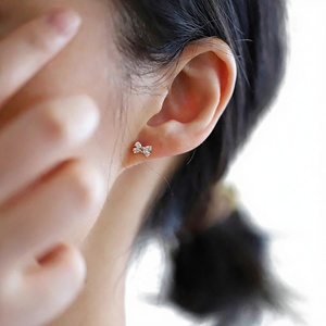 Modernos y Elegantes Pendientes Pequeños con Diseño de Lazo, Oro Puro de 14K, Diamantes Cultivados en Laboratorio, Regalo para Chicas, Uso Diario - Product Image 3