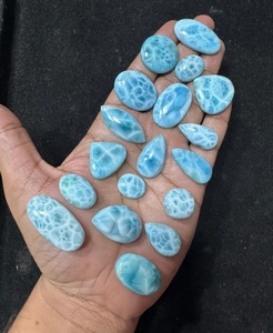 Larimar 100% naturel, cabochons, pierres précieuses brutes, formes variées, <span class=keywords><strong>pierre</strong></span> bleue polie avec jeu <span class=keywords><strong>de</strong></span> couleurs pour <span class=keywords><strong>la</strong></span> fabrication <span class=keywords><strong>de</strong></span> bagues, pendentifs et bijoux - Product Image 1