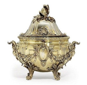 Soupière vintage en argent avec motif de vigne et plateau de présentation assorti. Ce set est disponible à prix de gros. - Product Image 4