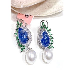 Boucles d'oreilles classiques en alliage de saphir en forme de goutte d'eau avec perle d'imitation plaquée argent, boucles d'oreilles pendantes pour femmes pour mariage - Product Image 1