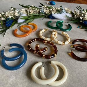 Boucles d'oreilles en résine époxy avec fleurs séchées pressées et coquillages brisés, modèle floral artificiel, artisanat en résine d'Europe - Product Image 5