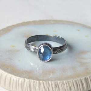 แหวนซ้อนทองคำแท้ 14K ประดับไพลินสีชมพูและสีน้ำเงินสุดหรู ขนาด 6.5  งานแฮนด์เมด ปราศจากนิกเกิล สำหรับผู้หญิง - Product Image 1