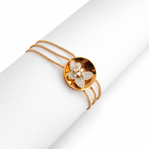 Bracelet multi-brins en or 18 carats avec breloque florale en cristal pour femme, élégant, réglable, idéal pour mariage, fête ou usage quotidien - Product Image 1