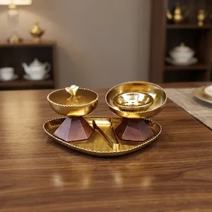 Juego de quemadores de incienso dorados de metal, apoyados en bases geométricas de madera en ángulo, completo con tapa, pinzas y bandeja a juego con diseño floral. - Product Image 6
