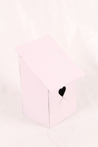 Portavelas de Hierro en Forma de Casa Rosa Hecho a Mano con Diseño Artesanal y Recorte de Corazón, Decoración para el Hogar de Navidad y San Valentín - Product Image 2