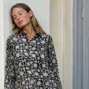 Camisa de Algodón con Estampado Floral Bohemio en Negro y Beige, Blusa Étnica Informal de Manga Larga y Corte Holgado para Mujer - Product Image 1