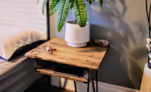 Mesa Auxiliar de Madera 2026 con Acabado Natural y Estante Abierto, Mueble Elegante para Diseño Interior Contemporáneo - Product Image 2